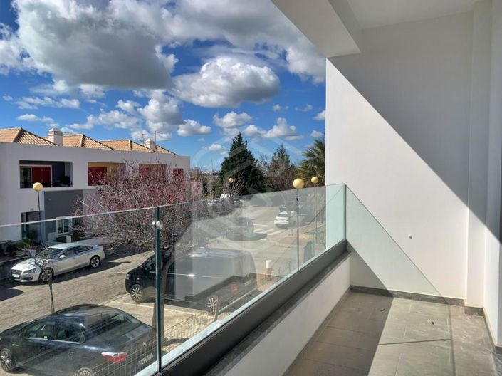 Image No.12-2 Bed House for sale