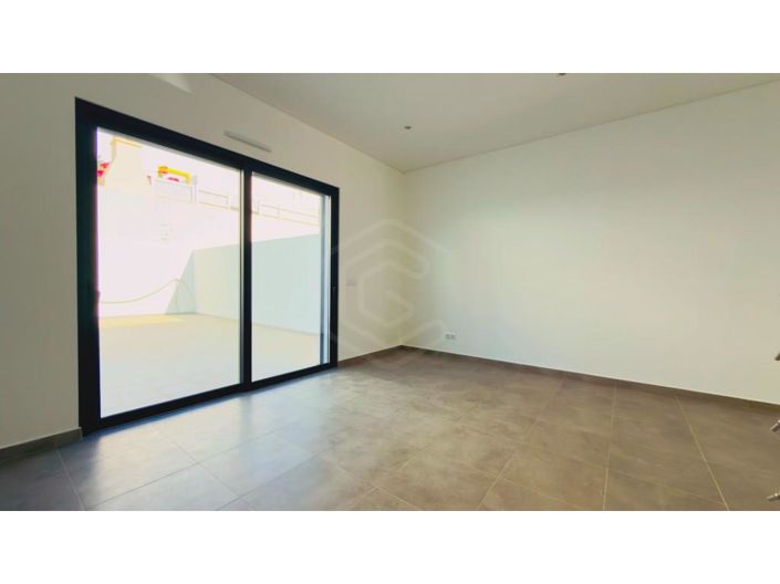 Image No.12-2 Bed House for sale