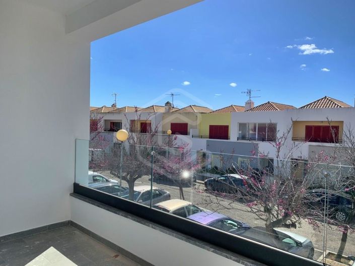 Image No.13-2 Bed House for sale