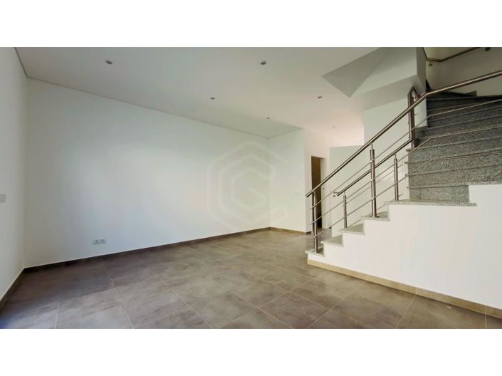 Image No.13-2 Bed House for sale