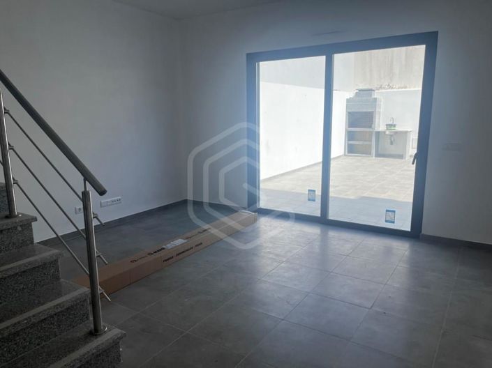 Image No.17-2 Bed House for sale