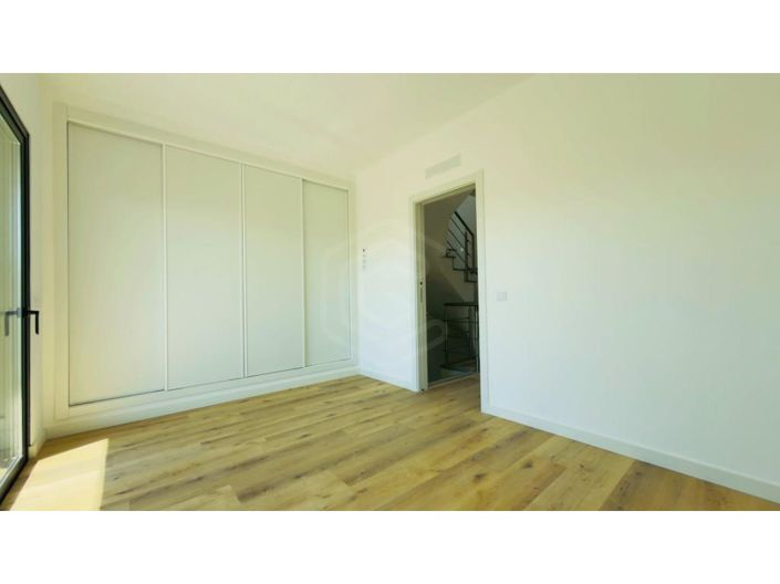 Image No.17-2 Bed House for sale