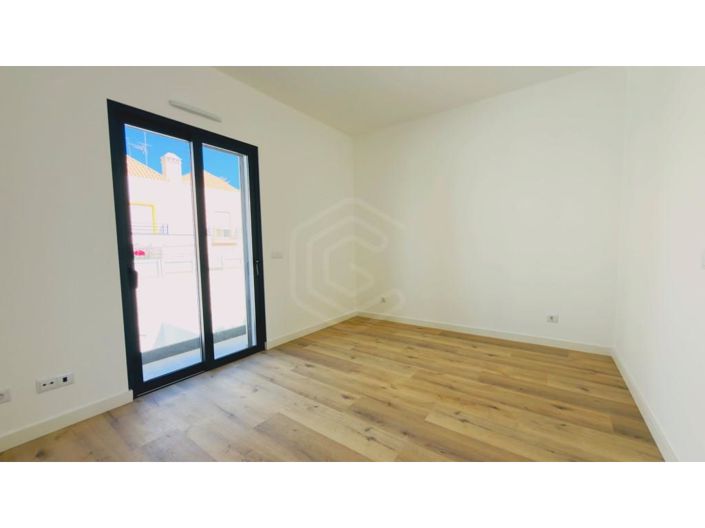 Image No.22-2 Bed House for sale