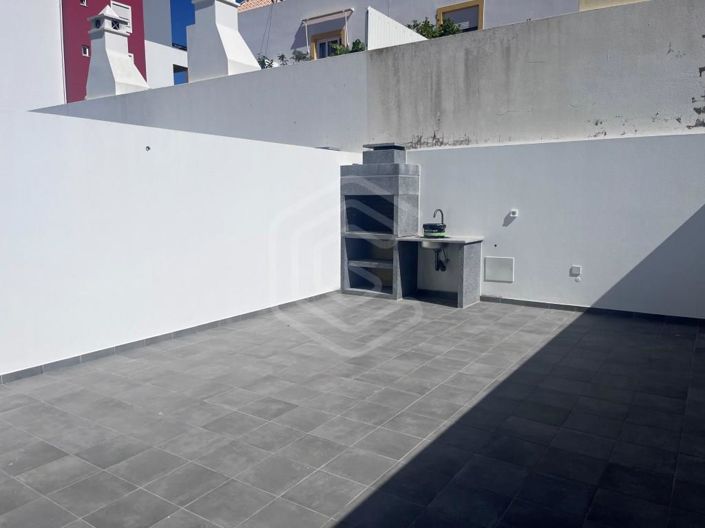 Image No.5-2 Bed House for sale