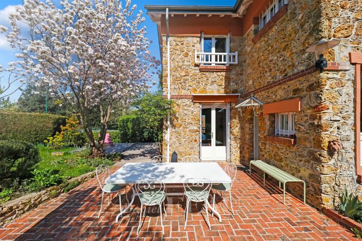 Image No.1-5 Bed House for sale