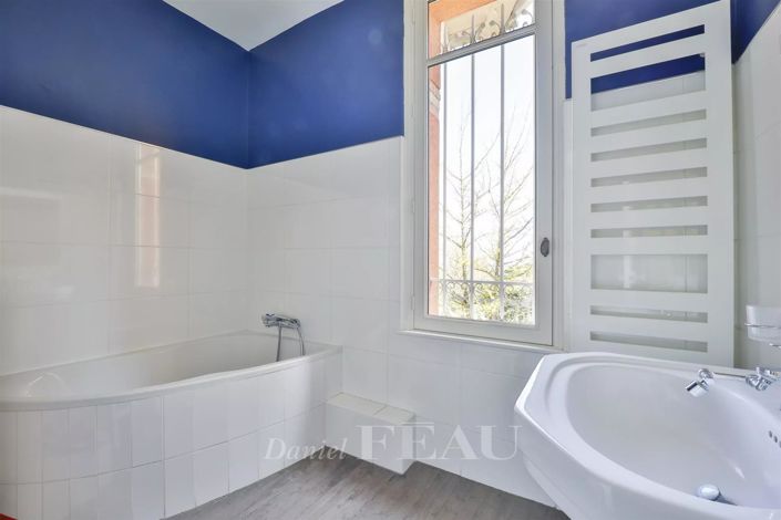 Image No.17-5 Bed House for sale