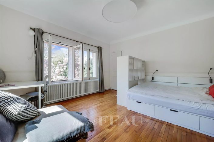 Image No.18-5 Bed House for sale