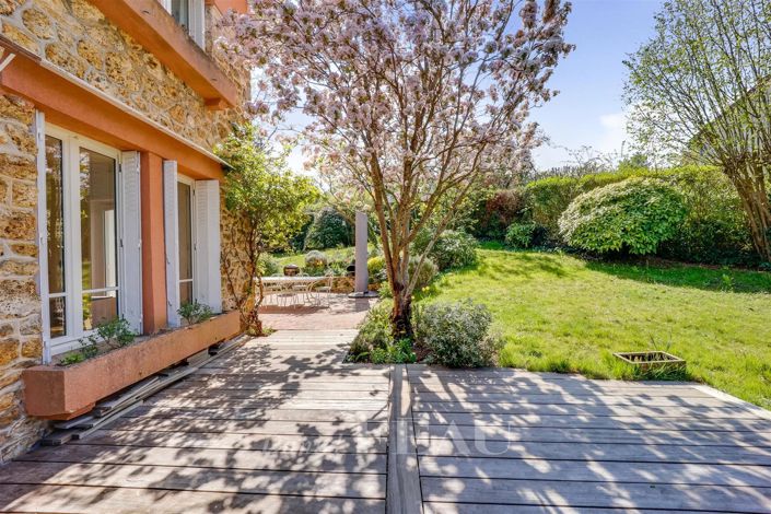 Image No.3-5 Bed House for sale