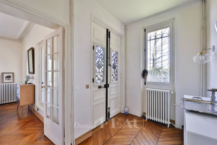 Image No.6-5 Bed House for sale