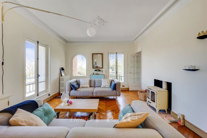 Image No.7-5 Bed House for sale