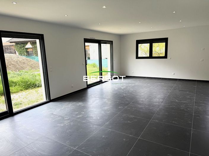 Image No.1-3 Bed House for sale