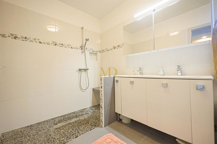 Image No.30-5 Bed House for sale