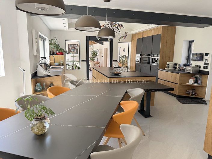 Image No.10-7 Bed House for sale