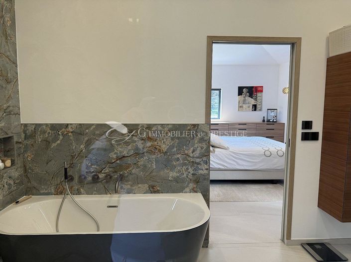 Image No.16-7 Bed House for sale