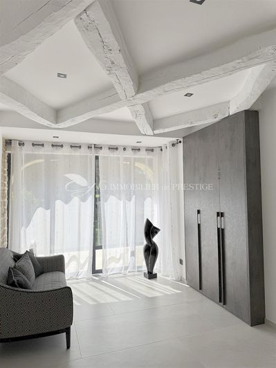 Image No.25-7 Bed House for sale