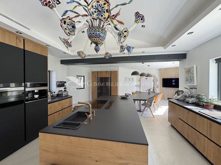 Image No.6-7 Bed House for sale