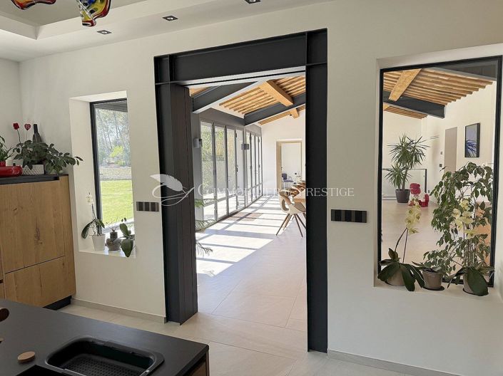 Image No.8-7 Bed House for sale