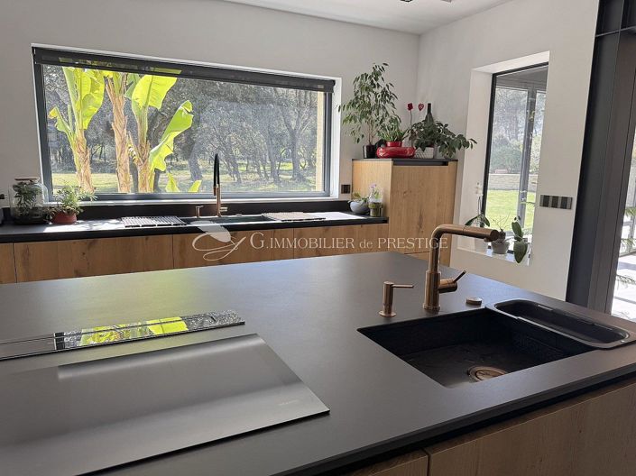 Image No.9-7 Bed House for sale