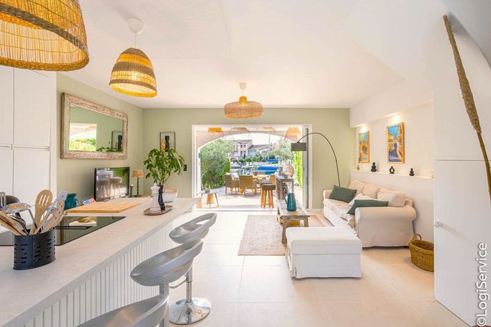 Image No.1-3 Bed House for sale