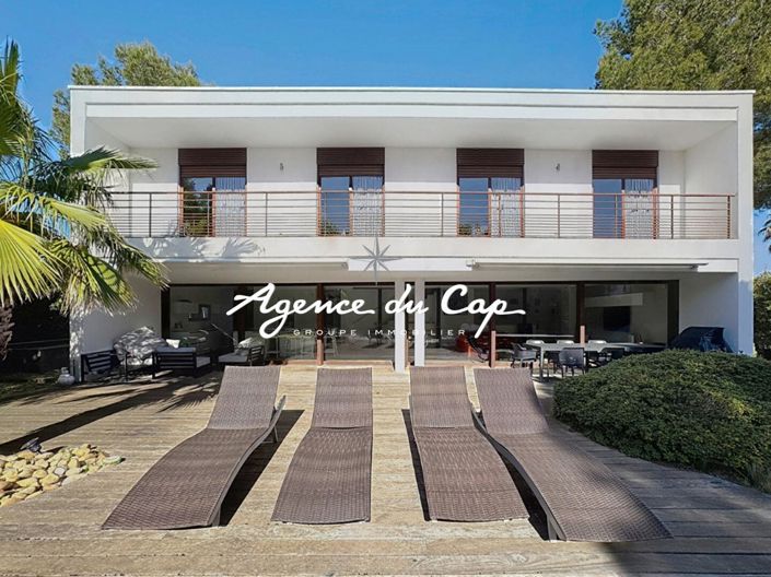 Image No.1-4 Bed House for sale