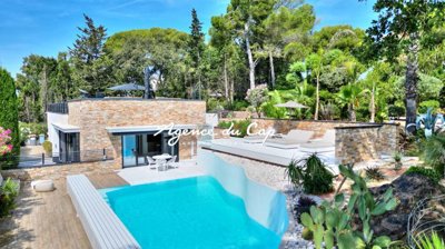 1 - Saint-Raphael, Property