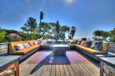 1 - Saint-Raphael, Property