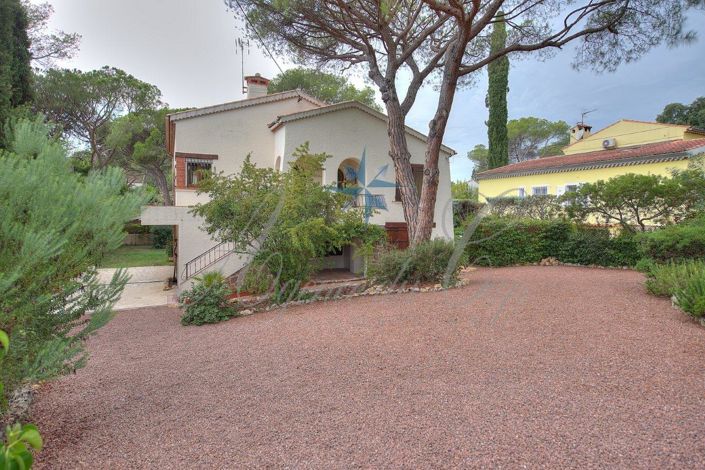 Image No.1-4 Bed House for sale