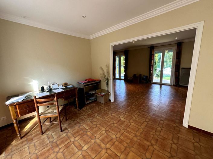 Image No.10-6 Bed House for sale