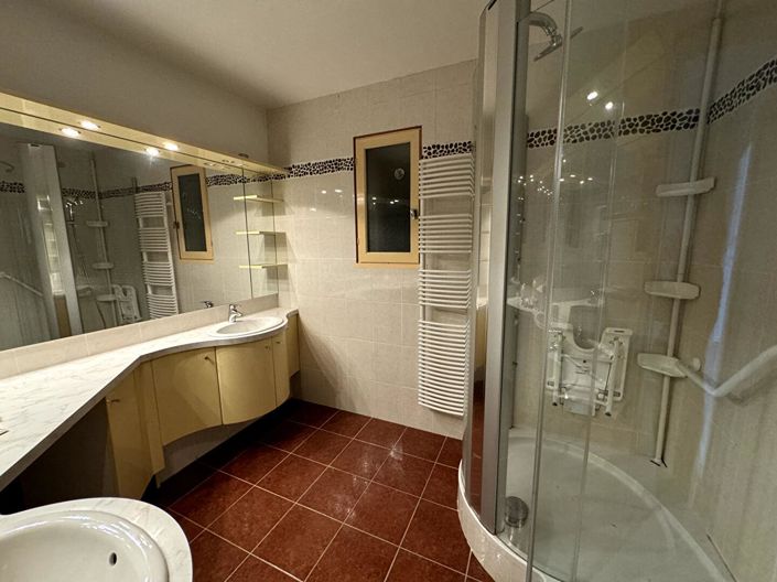 Image No.11-6 Bed House for sale