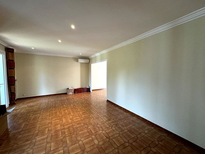 Image No.14-6 Bed House for sale