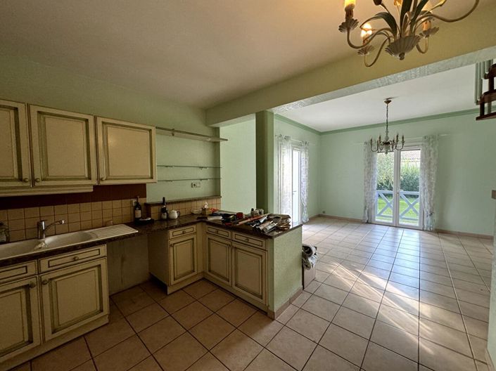 Image No.7-6 Bed House for sale