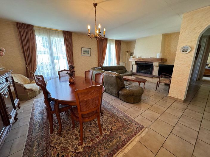 Image No.10-3 Bed House for sale