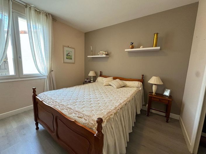 Image No.16-3 Bed House for sale