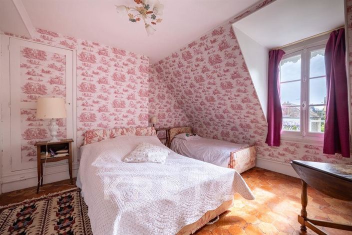 Image No.10-10 Bed House for sale