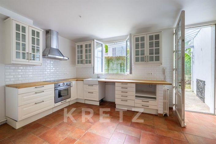 Image No.13-10 Bed House for sale