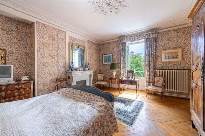 Image No.8-10 Bed House for sale