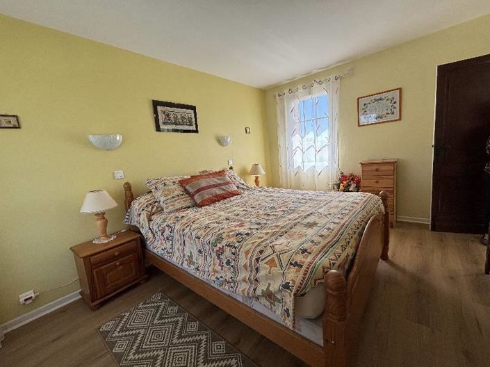 Image No.6-5 Bed House for sale