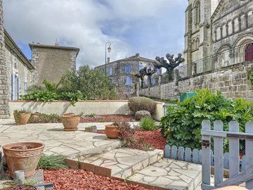 1 - Chenac-Saint-Seurin-d'Uzet, House