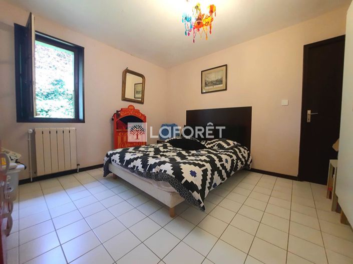 Image No.8-4 Bed House for sale