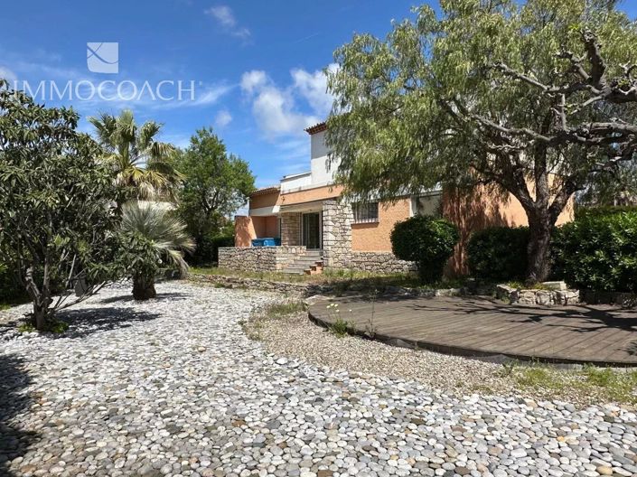 Image No.1-4 Bed House for sale