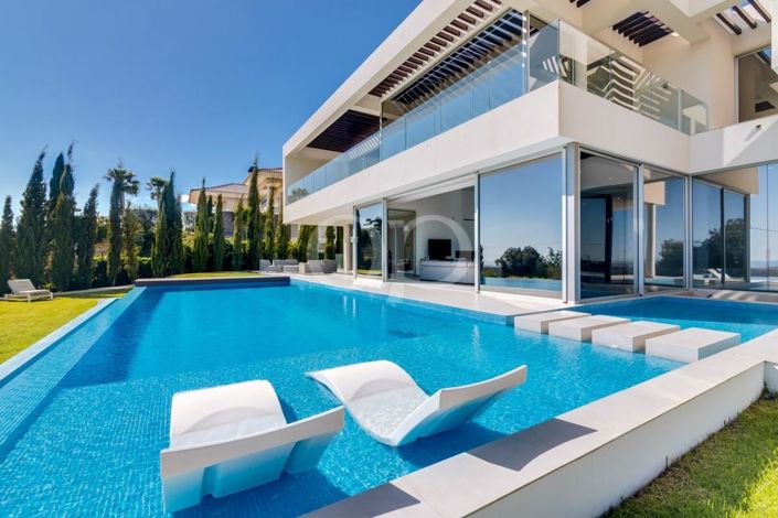 Image No.1-4 Bed House for sale