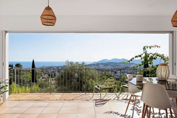 Image No.1-6 Bed House for sale