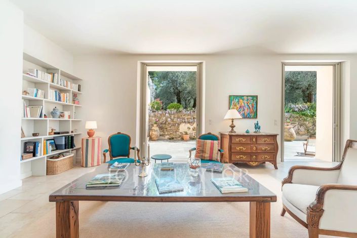 Image No.10-7 Bed House for sale