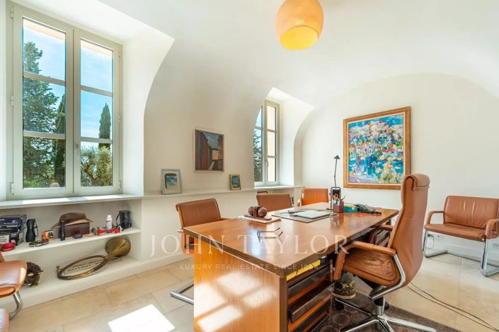 Image No.16-7 Bed House for sale