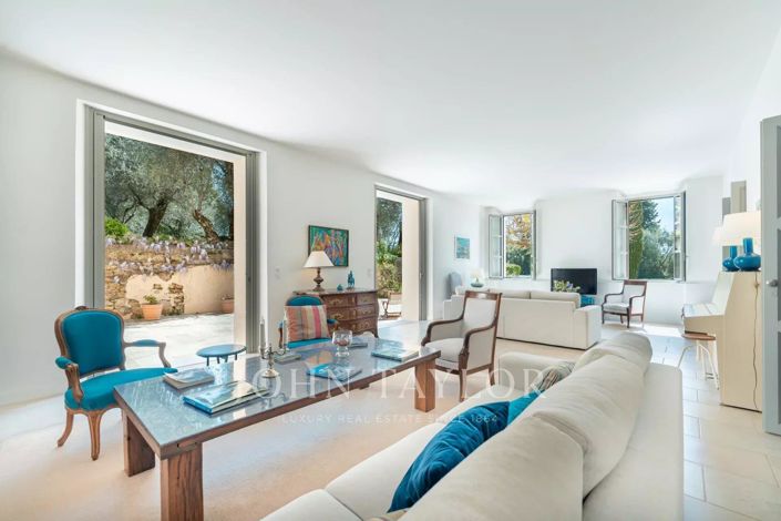 Image No.7-7 Bed House for sale