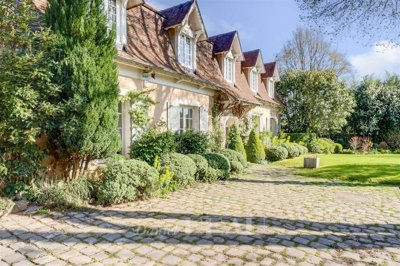 1 - Montfort-l'Amaury, House