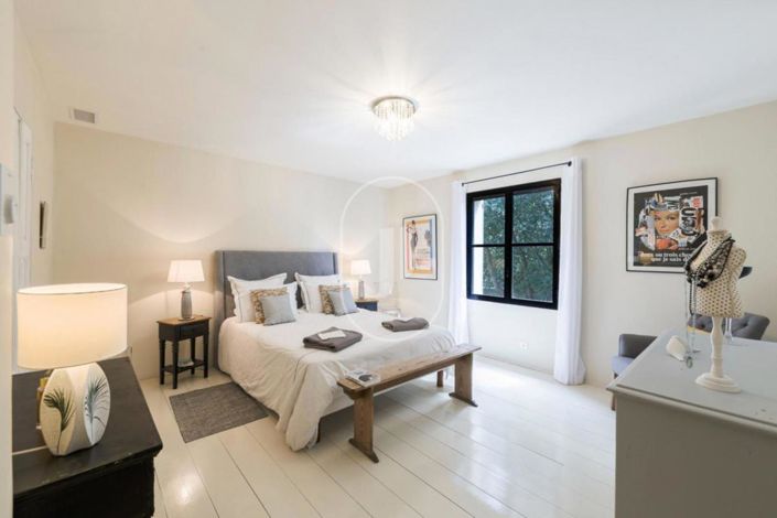 Image No.10-5 Bed House for sale