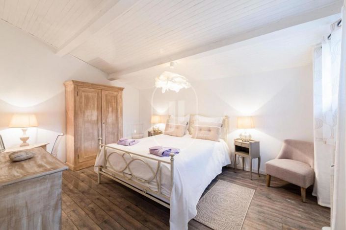 Image No.11-5 Bed House for sale