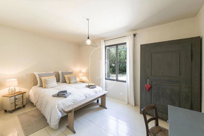 Image No.9-5 Bed House for sale