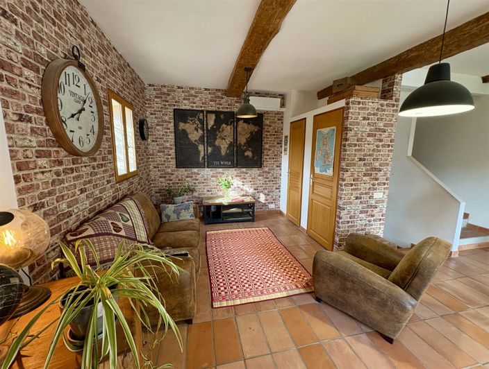 Image No.10-1 Bed House for sale